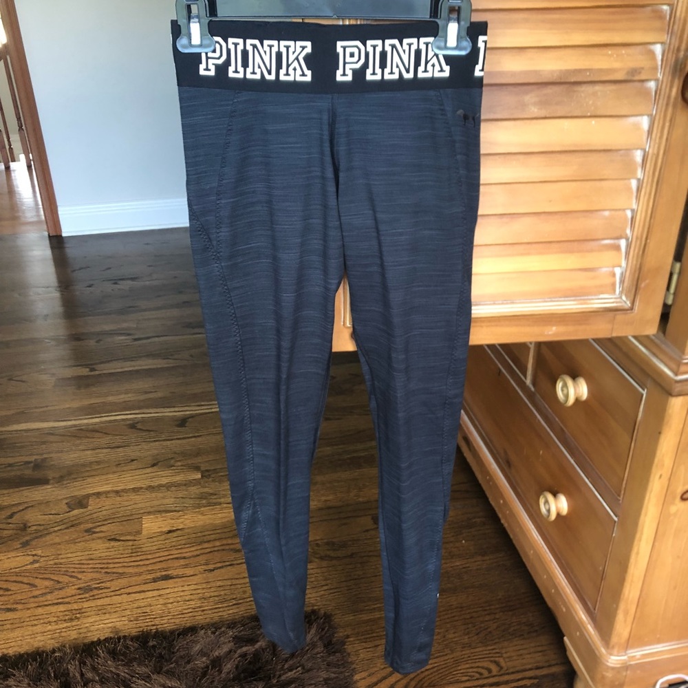 Pink work out leggings.